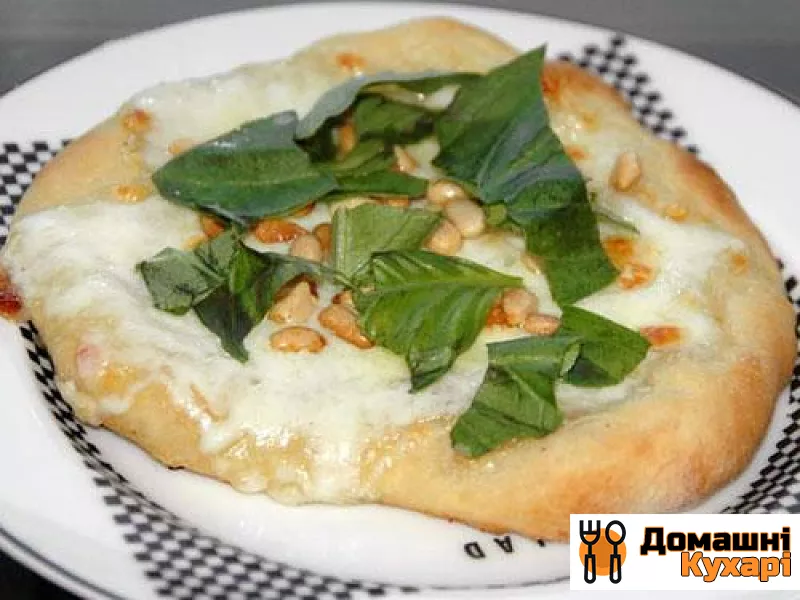 Піца з сиром Моцарелла і кедровими горішками - фото крок 4