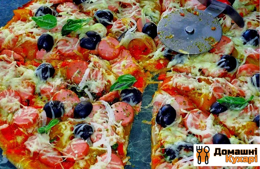 Піца з сосисками і маслинами - фото крок 4