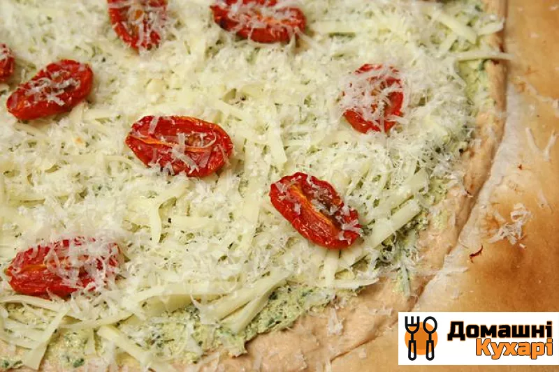 Піца з шинкою, козячим сиром і помідорами - фото крок 3