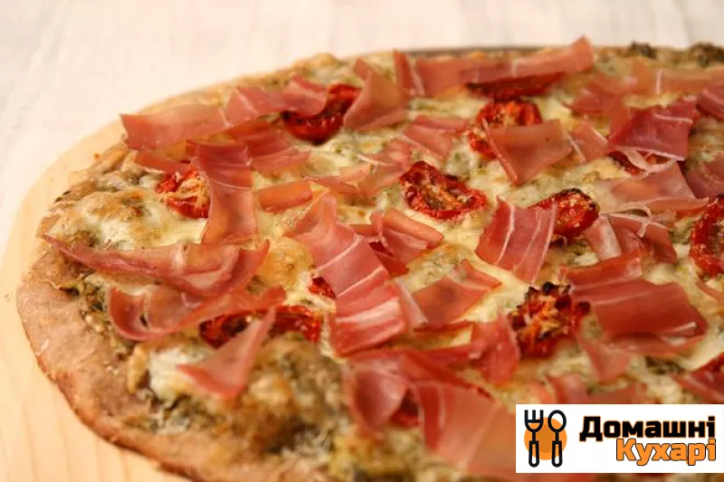 Піца з шинкою, козячим сиром і помідорами - фото крок 4