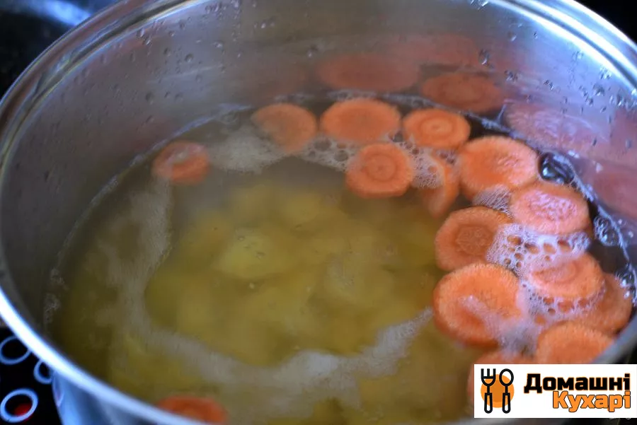 Пікантний суп-пюре з консервованої квасолею - фото крок 1
