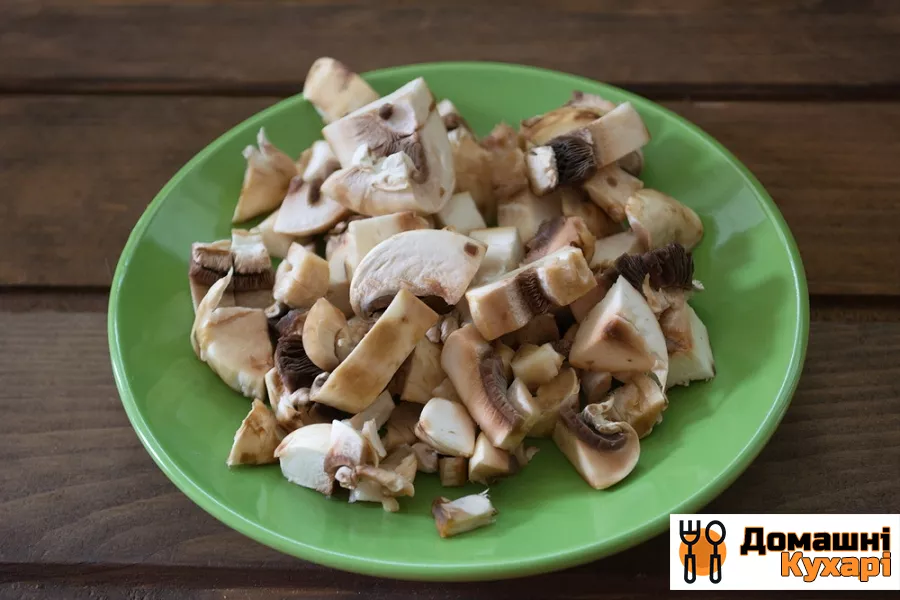 Пиріжки з листкового тіста з грибами і куркою - фото крок 2