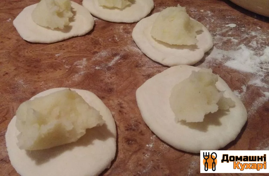 Пирожки с картофелем на кефире - фото крок 5