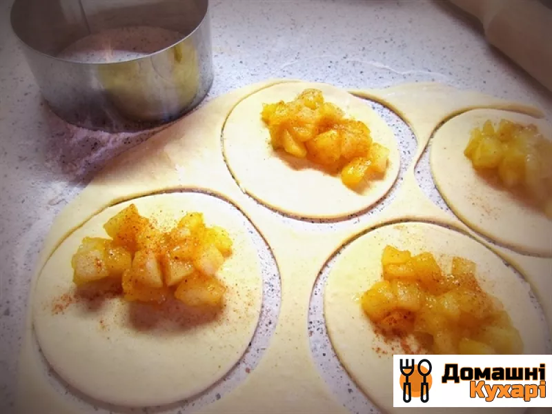 Пиріжки з сиром і яблуками - фото крок 3
