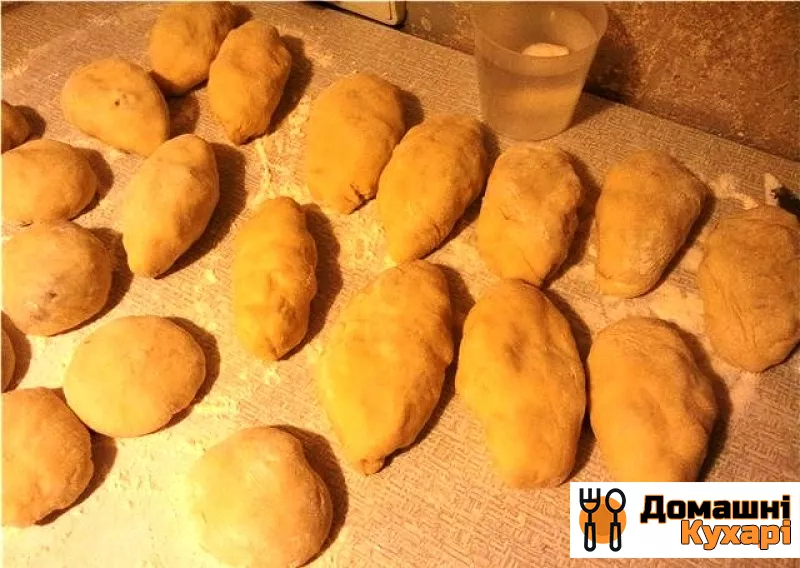 Пісні пиріжки з картоплею - фото крок 5