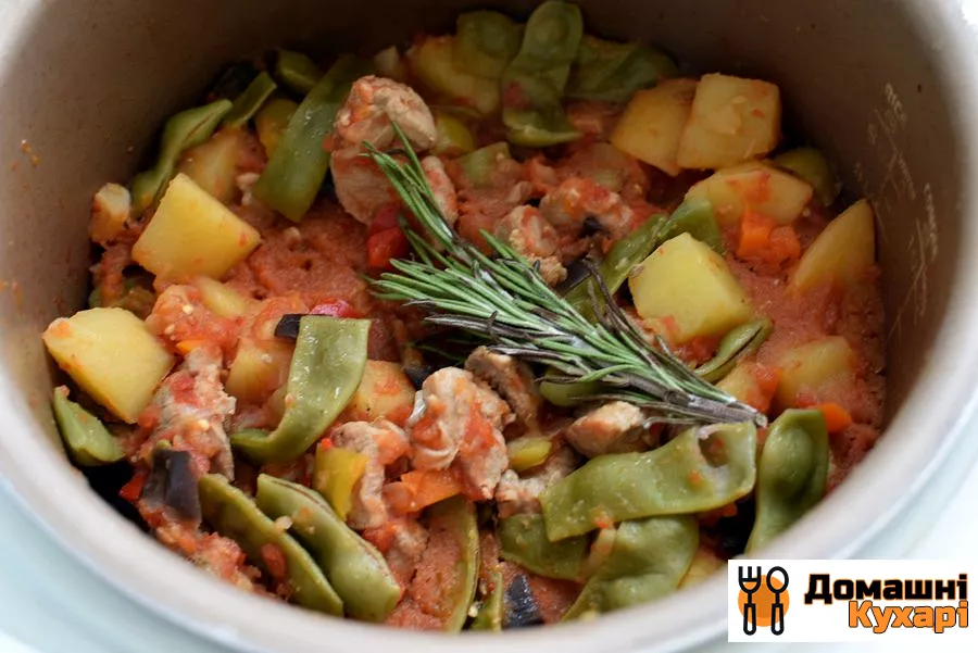 Рагу зі свининою, овочами, протертими томатами і розмарином - фото крок 5