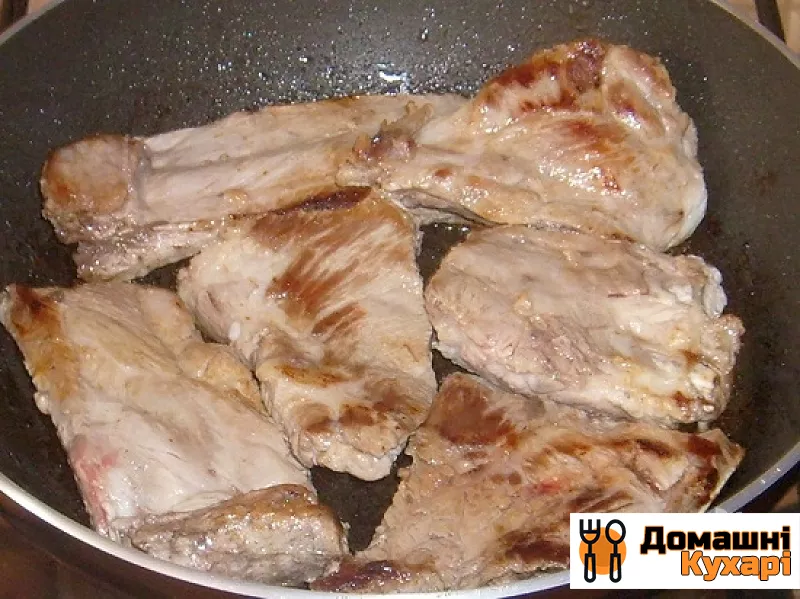 Реберця свинячі на сковороді - фото крок 1