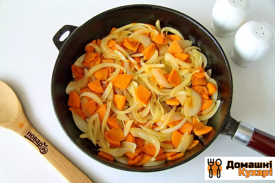 Риба з морквою і цибулею в духовці - фото крок 4