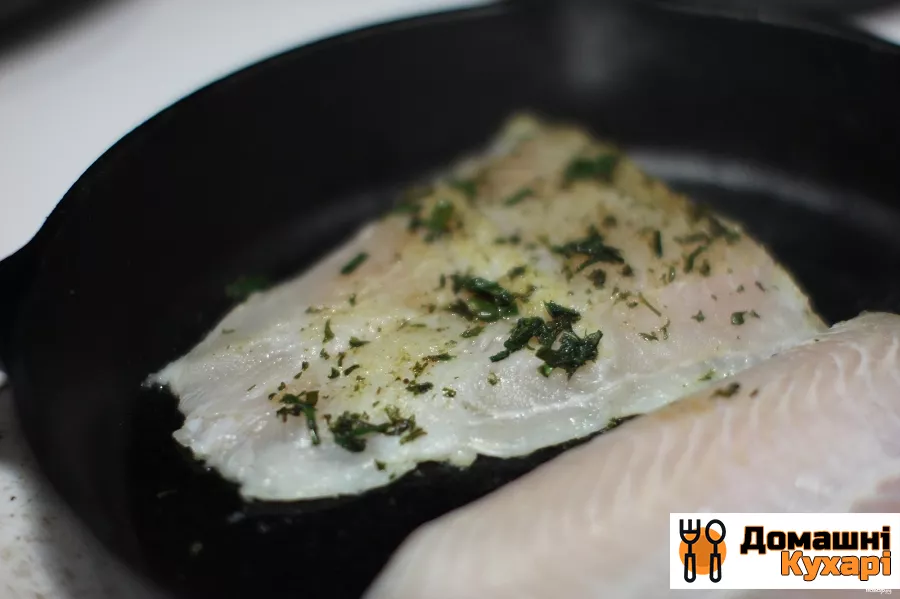 Риба в сметанному соусі в духовці - фото крок 3