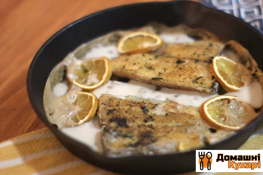 Риба в сметанному соусі в духовці - фото крок 7