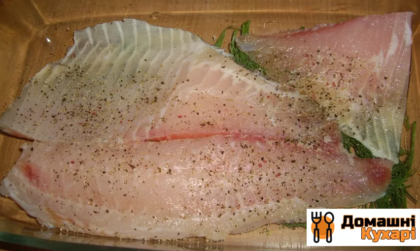 риба, запечена з грибами і сиром - фото крок 1
