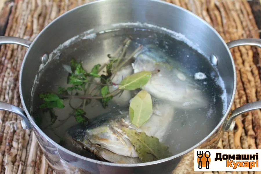 Рибний суп з голови желтохвост і овочів - фото крок 3