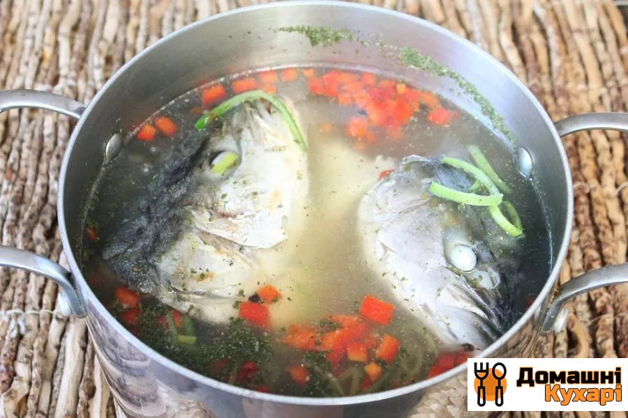 Рибний суп з голови желтохвост і овочів - фото крок 7