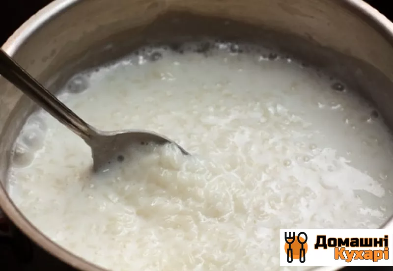 Рисова каша на молоці - фото крок 3