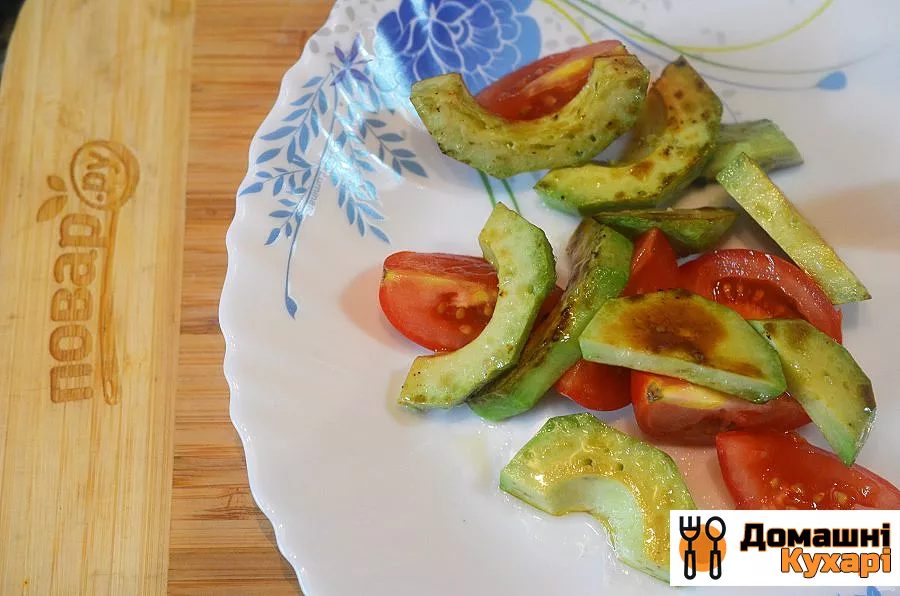 Салат з авокадо і червоної цибулі - фото крок 3