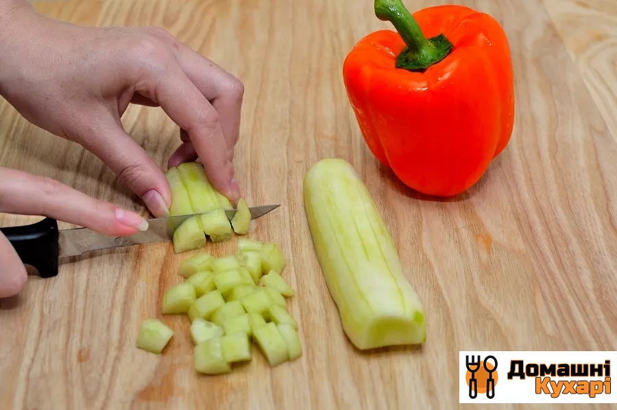 Салат з кольорових макаронів - фото крок 2