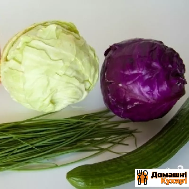 Салат з двох видів капусти і огірків - фото крок 1