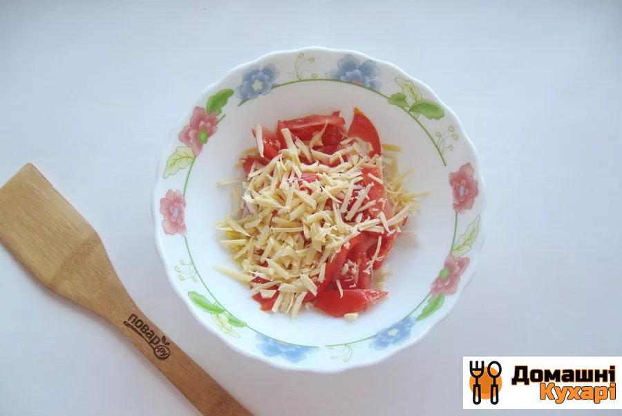 Салат з кальмарів з помідорами і сиром - фото крок 5