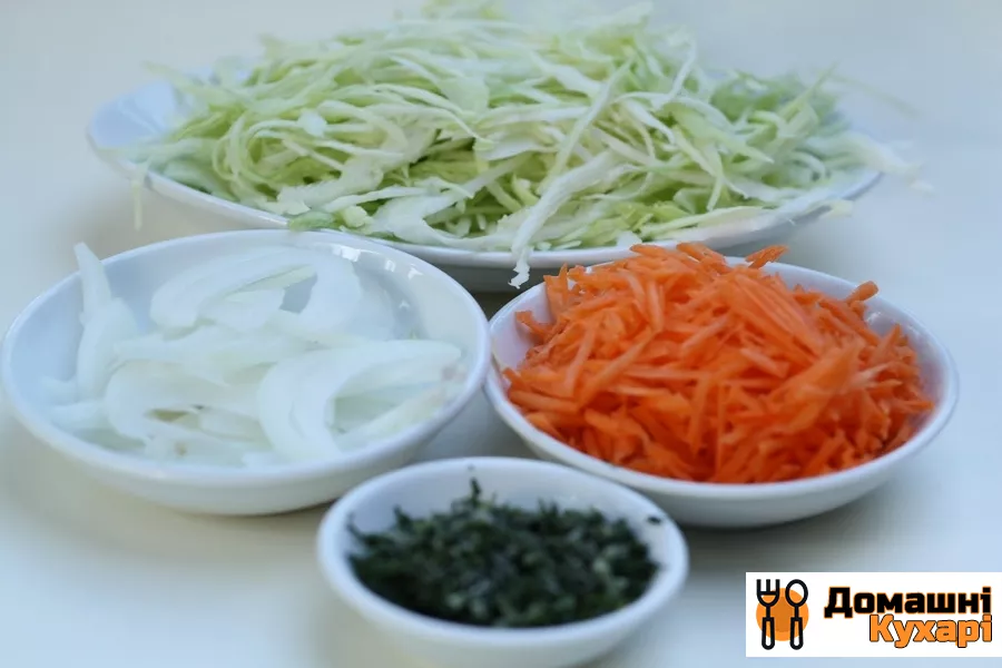 Салат из капусты с морковью - фото крок 2