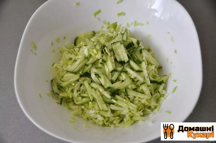 Салат из молодой зелёной капусты - фото крок 4