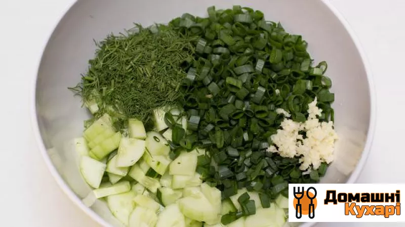 Салат з огірків і зелені - фото крок 4