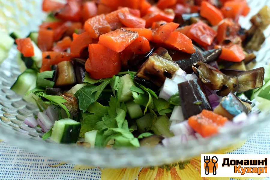 Салат з овочів-гриль зі свіжим огірком - фото крок 3