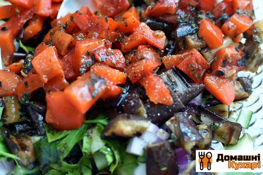 Салат з овочів-гриль зі свіжим огірком - фото крок 5
