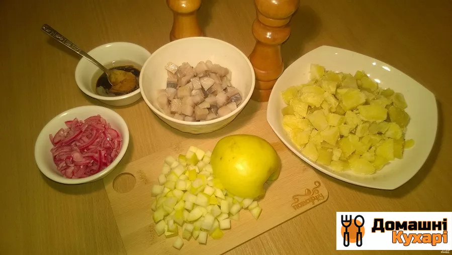 Салат з оселедця і картоплі - фото крок 1