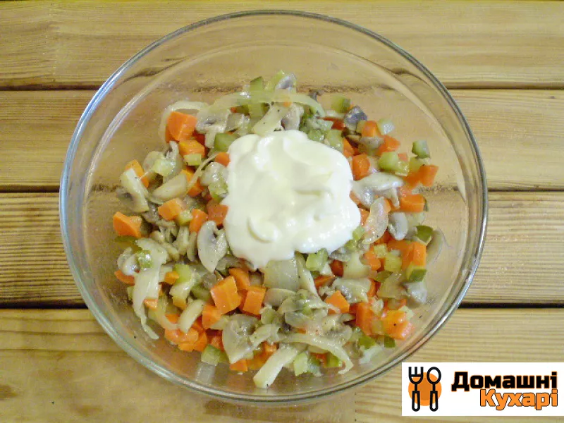 Салат з грибами і морквою - фото крок 8