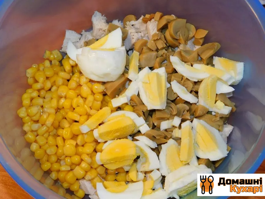 Салат з грибами, куркою і кукурудзою - фото крок 3