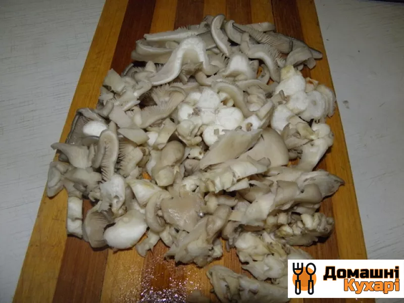 Салат з кальмарами і грибами - фото крок 1