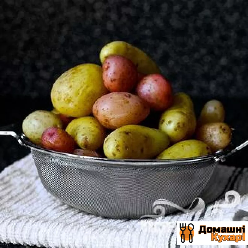 Салат з картоплею, маринованою цибулею і спаржею - фото крок 1