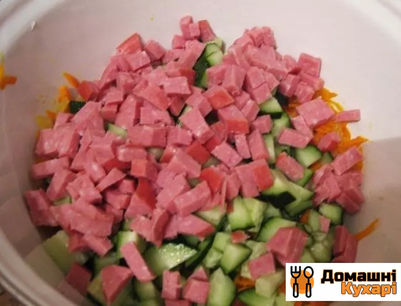 Салат з ковбасою напівкопченої - фото крок 6