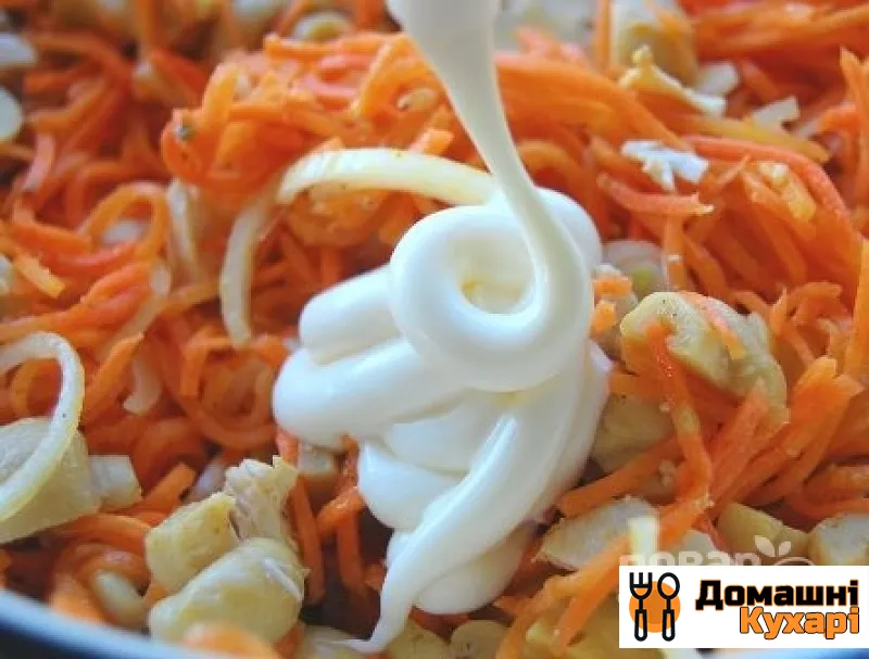 Салат с корейской морковью и грибами - фото крок 3