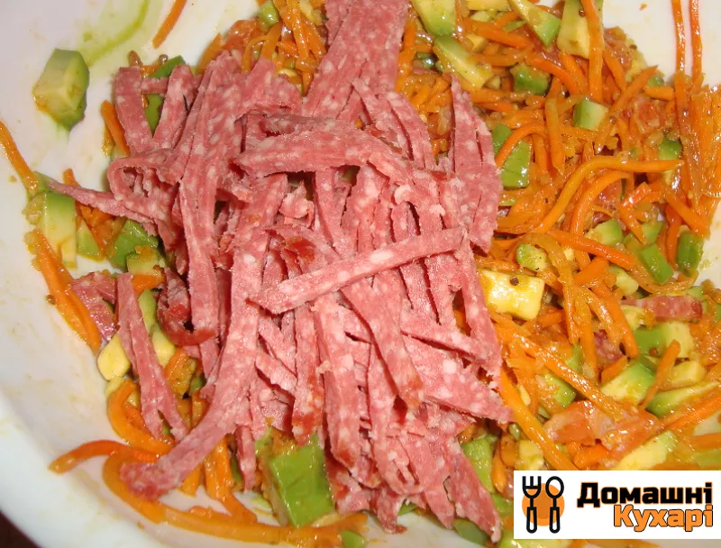 Салат с корейской морковкой и колбасой - фото крок 2