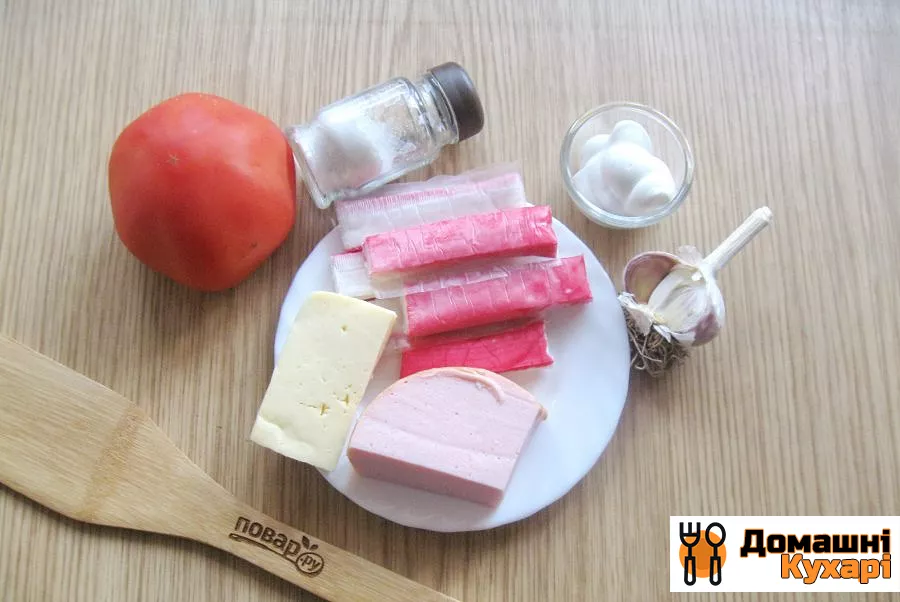 Салат з крабовими паличками і ковбасою - фото крок 1