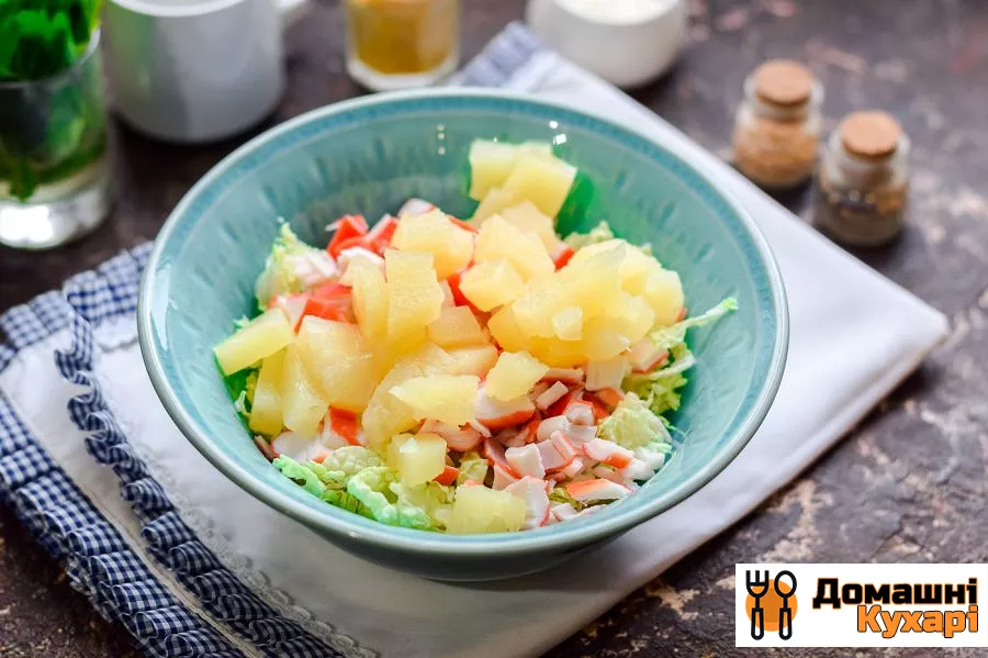 Салат з крабовими паличками, креветками і ананасами - фото крок 4