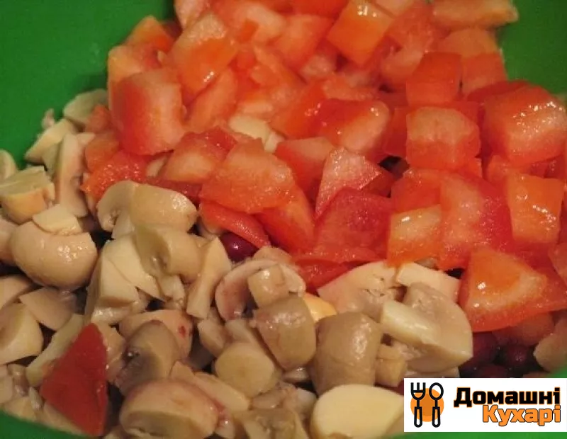 Салат с красной фасолью и сухариками - фото крок 5