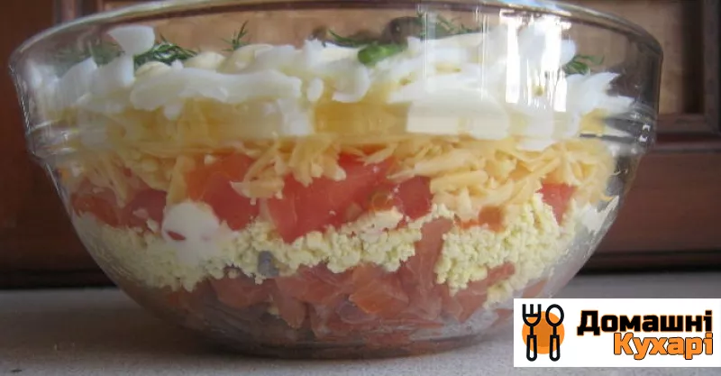 Салат з червоною рибою, яйцями і помідорами - фото крок 6