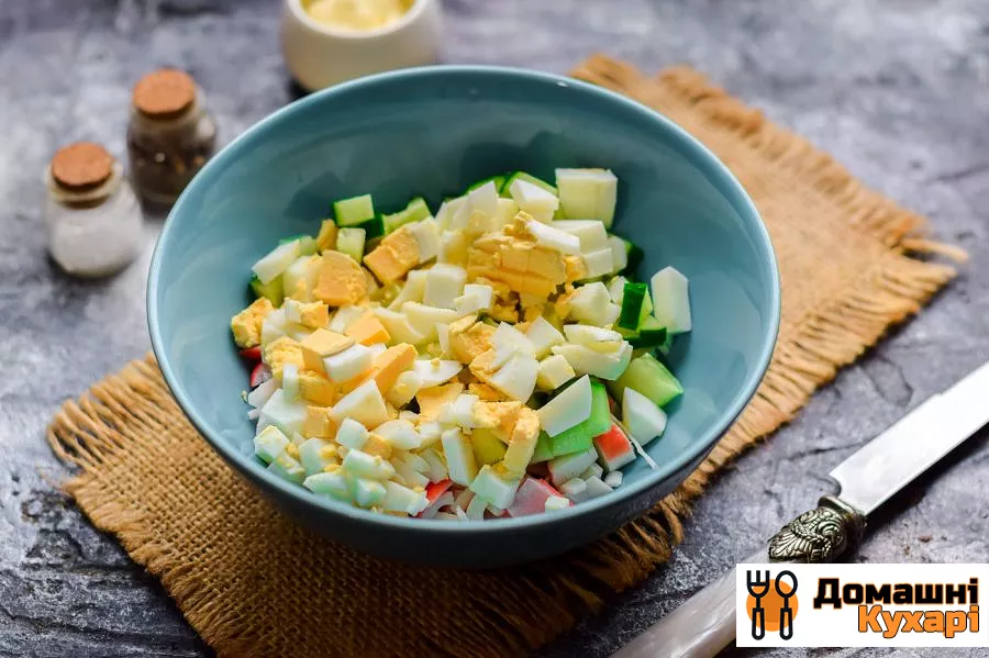 Салат з кукурудзою, авокадо і крабовими паличками - фото крок 4