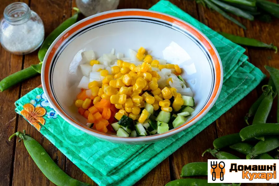 Салат з кукурудзою, горошком і огірком - фото крок 5