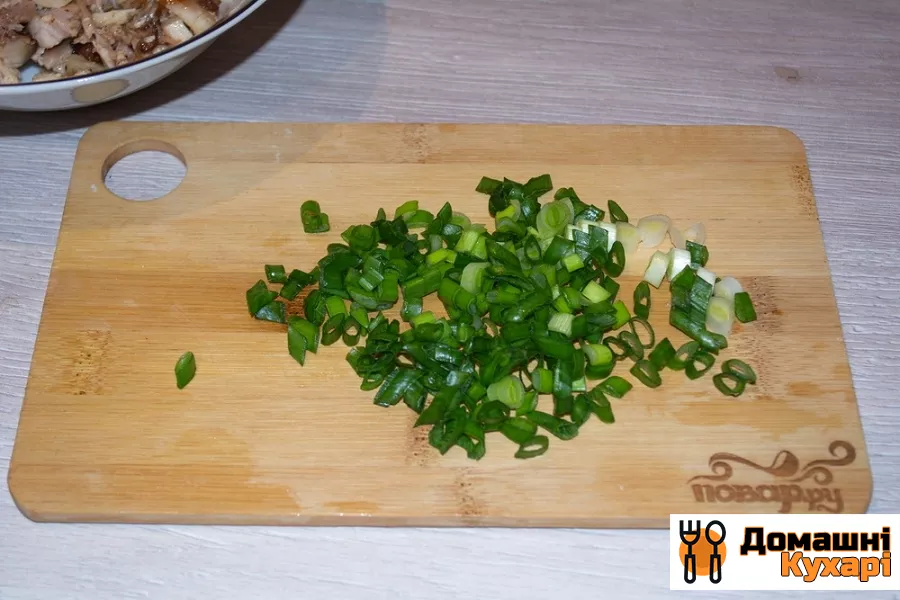 Салат з куркою і чорносливом - фото крок 2