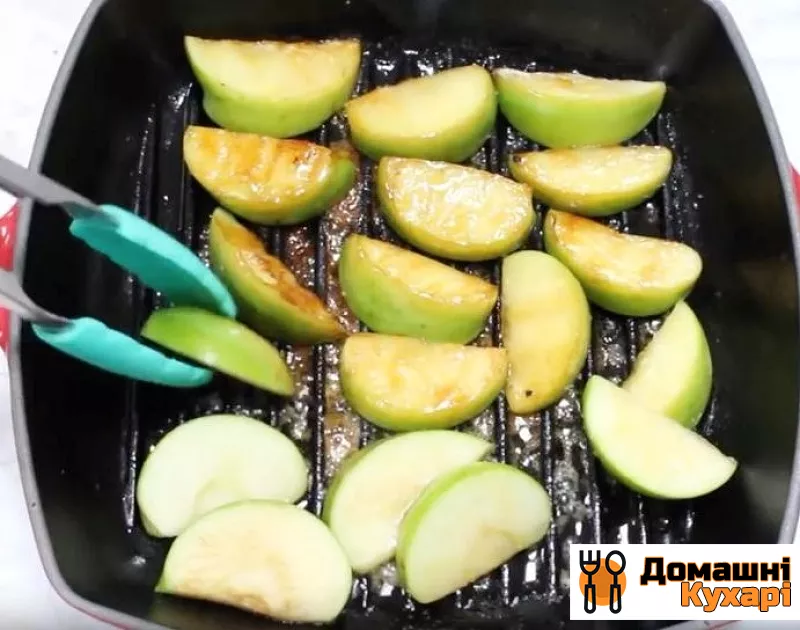 Салат з кус-кусом і смаженими яблуками - фото крок 2