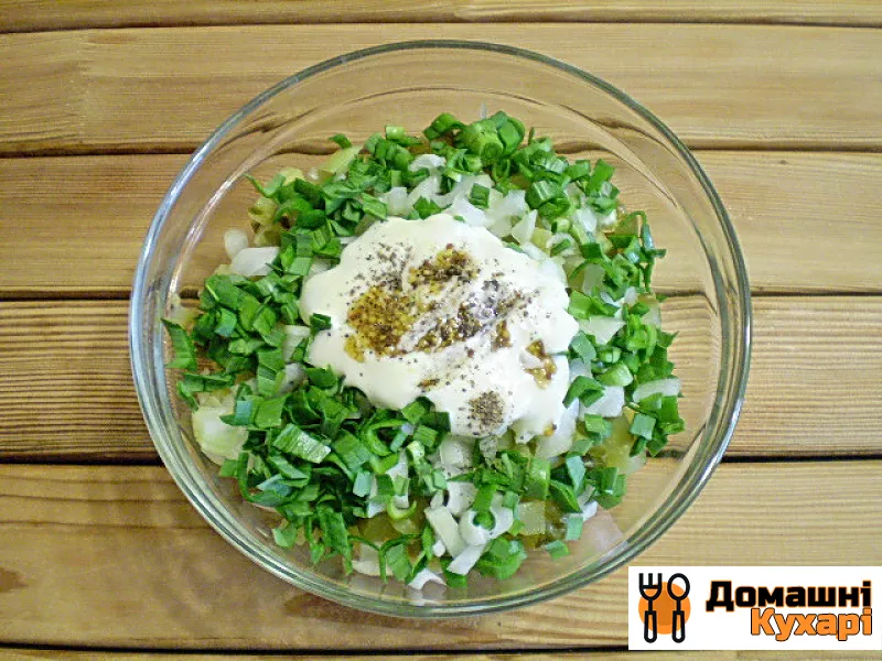 Салат з маринованими огірками - фото крок 6