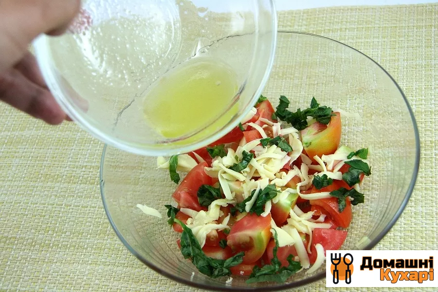 Салат з моцарелою і помідорами - фото крок 3