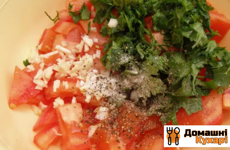 Салат з помідорами і кінзою - фото крок 4