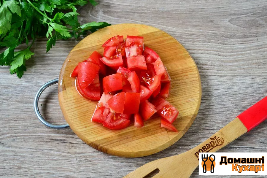 Салат з помідорами, крабовими паличками, сиром і часником - фото крок 2