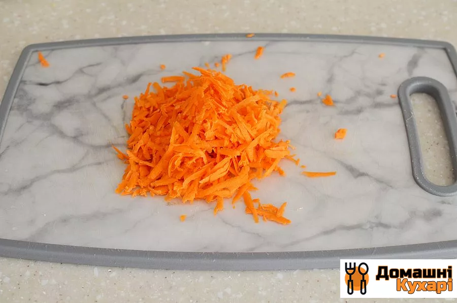 Салат з сердечками, морквою і цибулею - фото крок 3