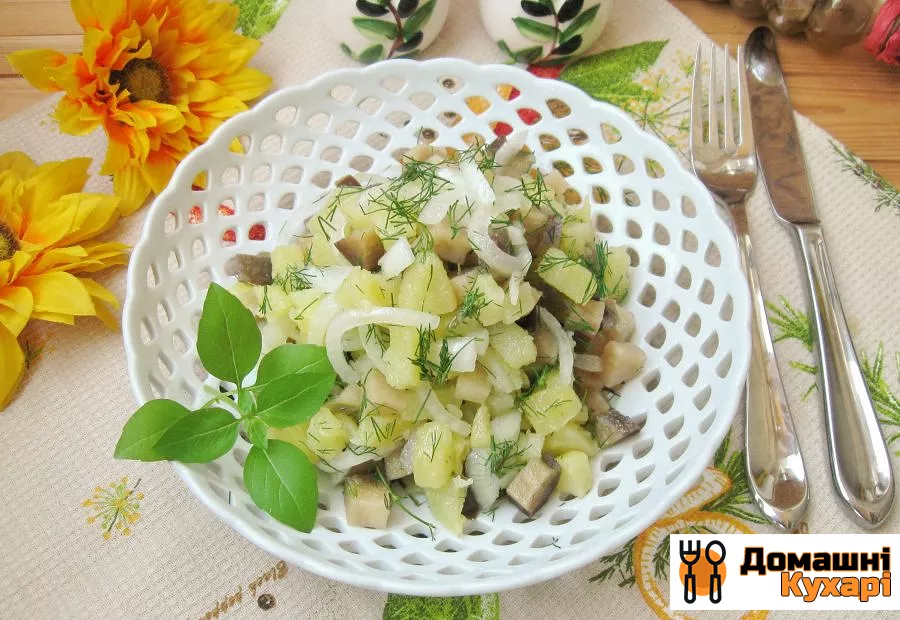 Салат з солоними баклажанами і картоплею - фото крок 8
