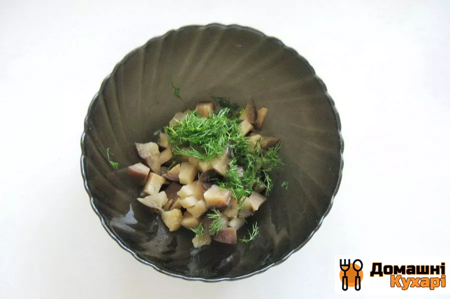 Салат з солоними баклажанами і картоплею - фото крок 4